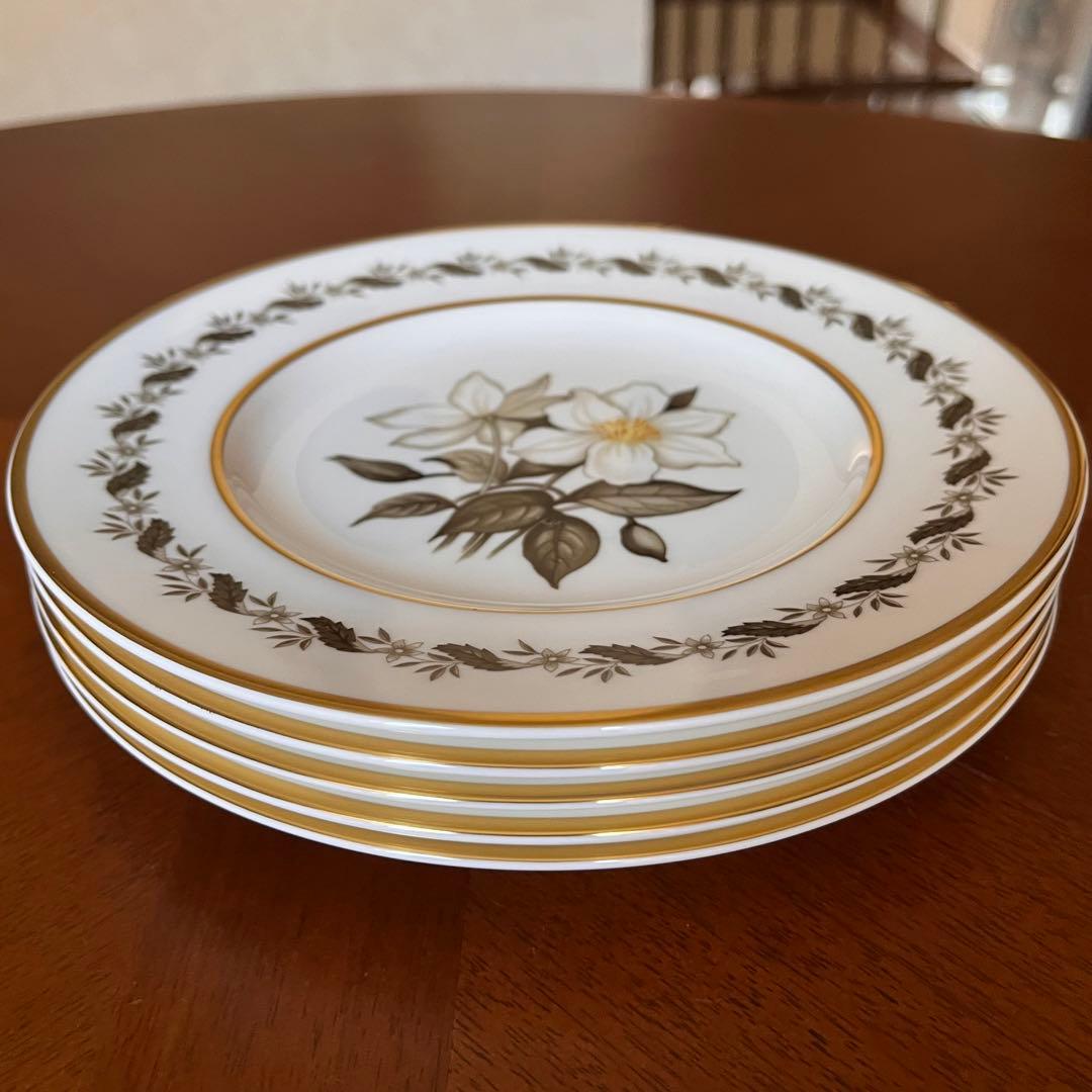 未使用美品】ロイヤルウースター☆白い花シリーズBERNINA☆デザート皿