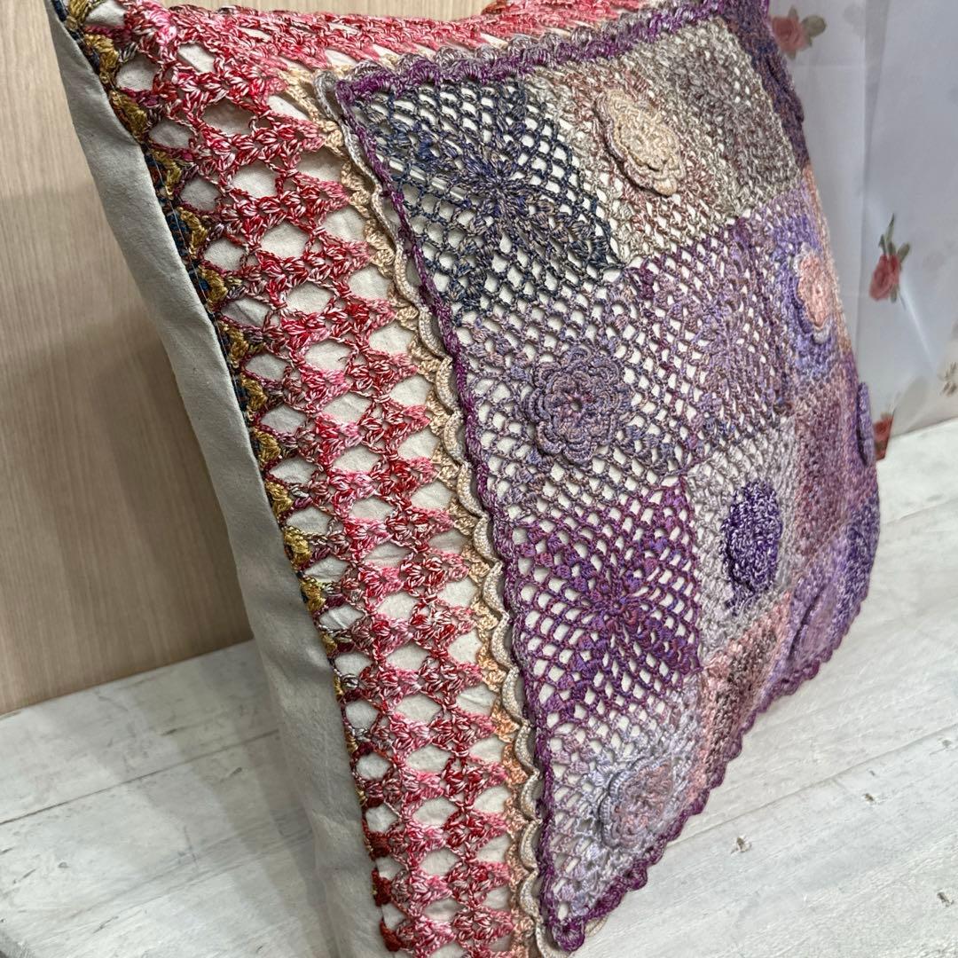 クッションカバー　オリムパス刺繍糸のクッションカバー手編みhandwork