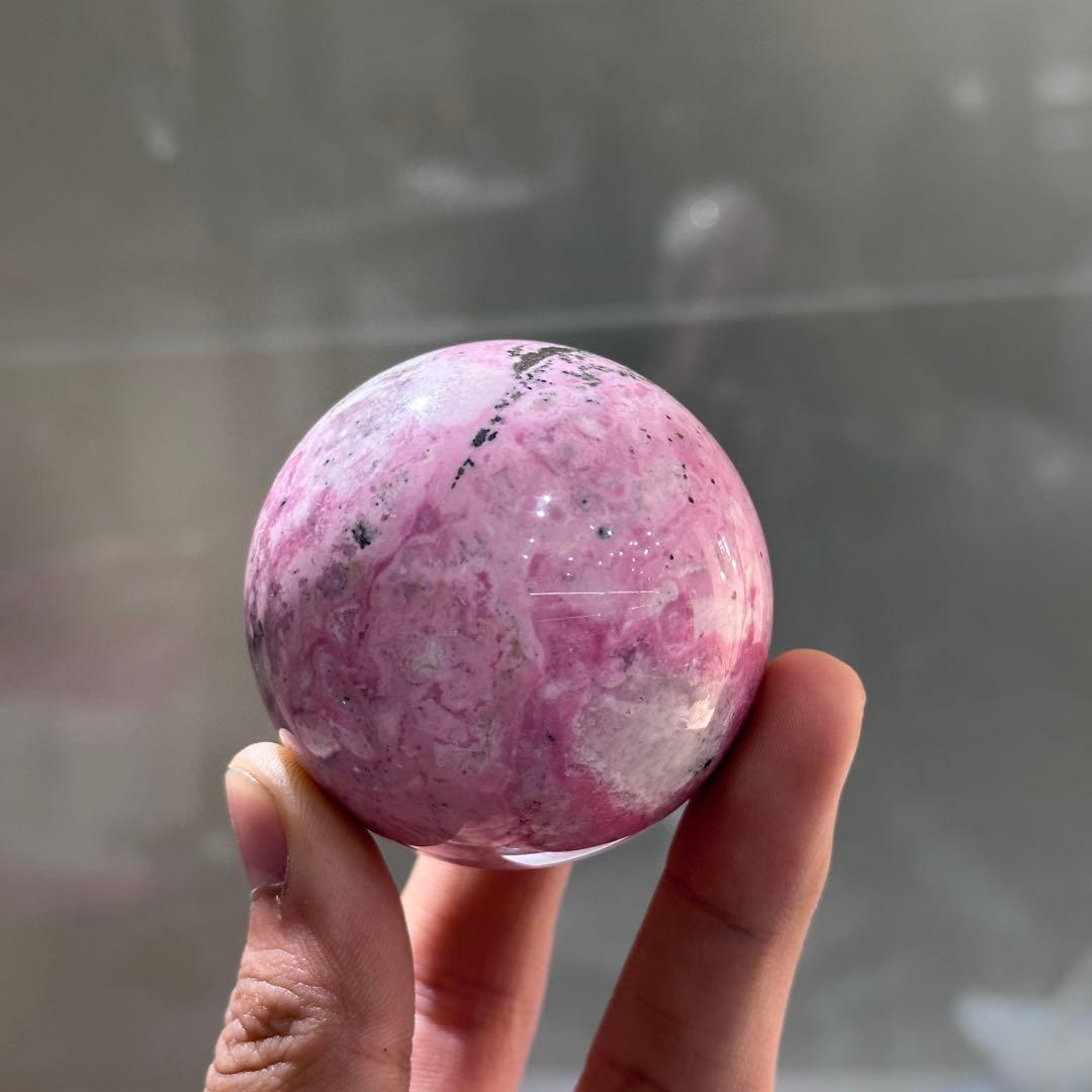 天然石 ロードナイトのスフィア　丸玉　置物G.140