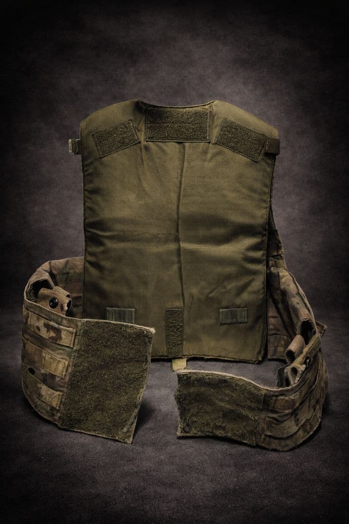 ロシア軍 実物 SSO製 SHELL プレートキャリア S/M MC - メルカリ