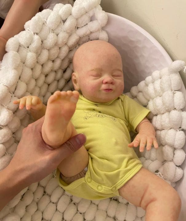 リボーンドール クローズアイ  幸せそうな寝顔