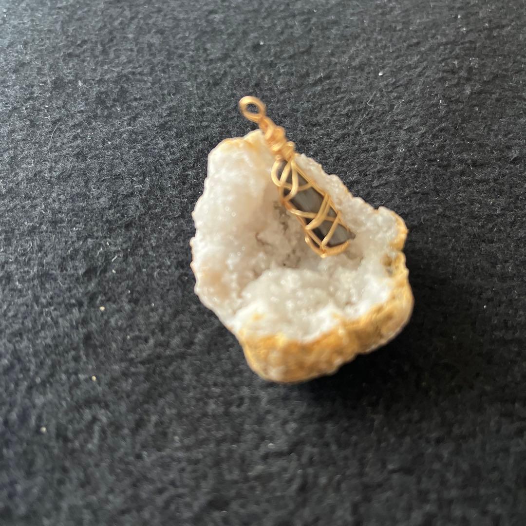 1.特別出品！希少隕石　ギベオン　14kgf  チャーム