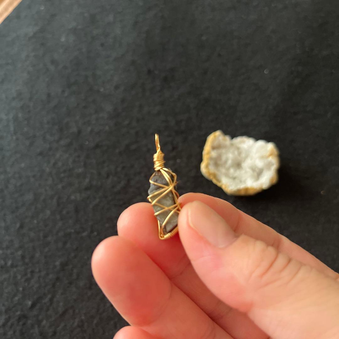 1.特別出品！希少隕石　ギベオン　14kgf  チャーム