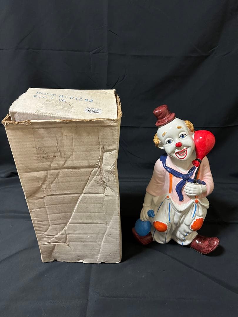 陶器製クラウンバンク 貯金箱（風船持ち）