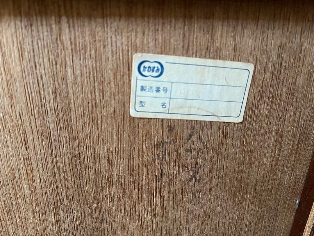 ダークブラウン木製キャビネット ガラス扉付き