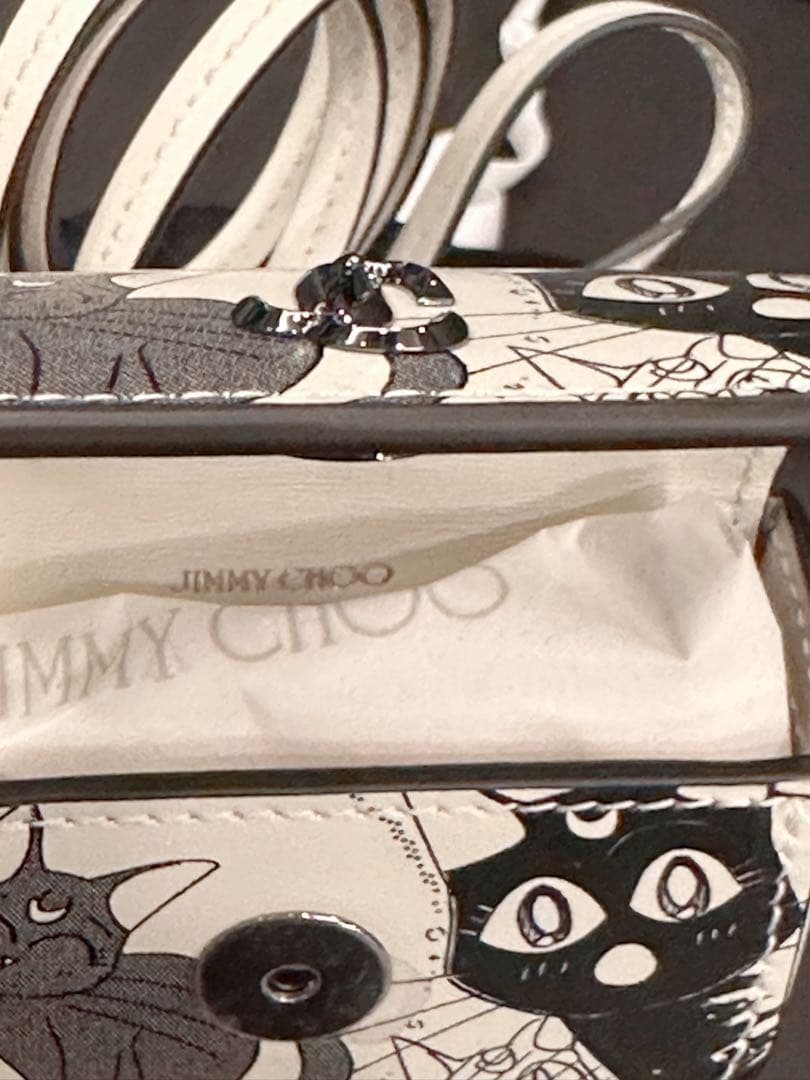 新品】Jimmy Choo × セーラームーン ルナ AirPodsケース - メルカリ