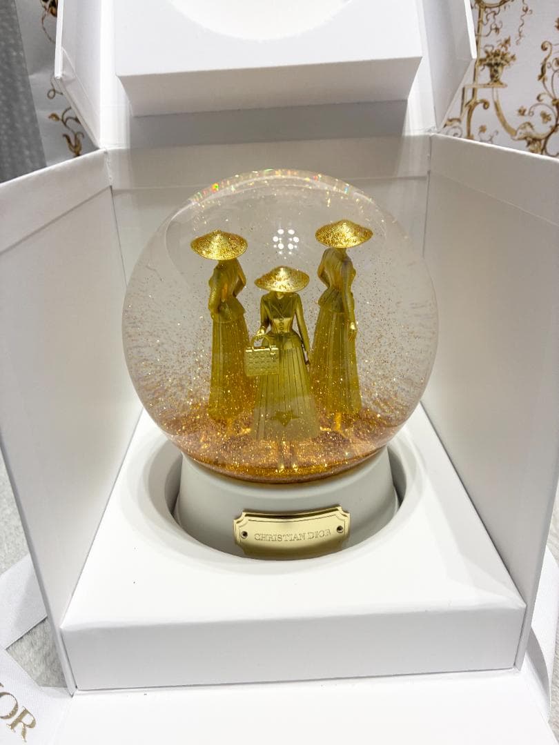 非売品/新品】DIOR スノードーム 2025 - メルカリ