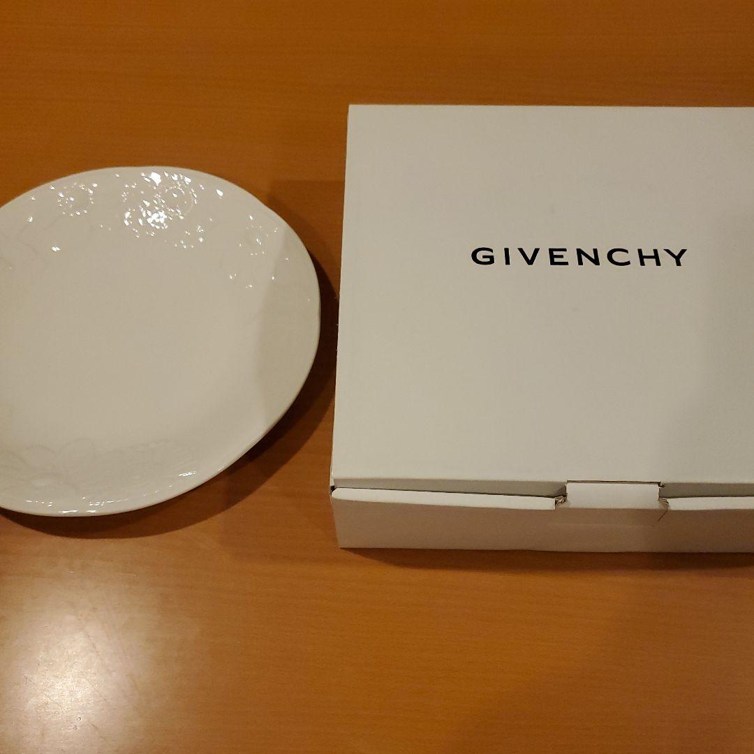 る*る様 新品 ジバンシー 食器 大皿1枚 小皿5枚セット 白 陶器 - メルカリ