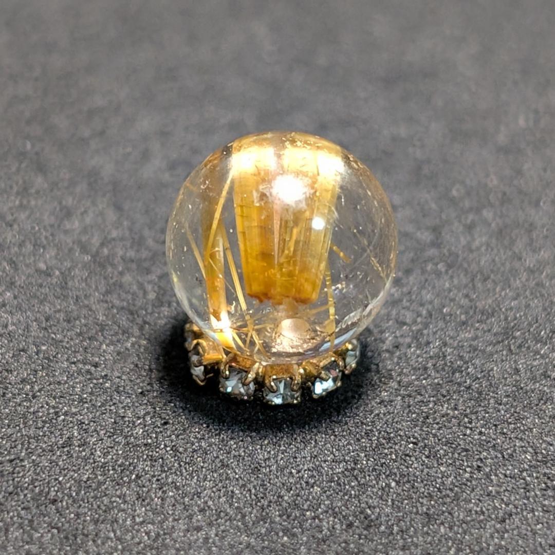一点物【迫力満点】ゴールド タイチンルチル 10ミリ 貫通穴あり お守り石
