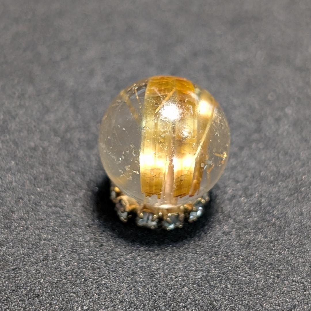 一点物【迫力満点】ゴールド タイチンルチル 10ミリ 貫通穴あり お守り石