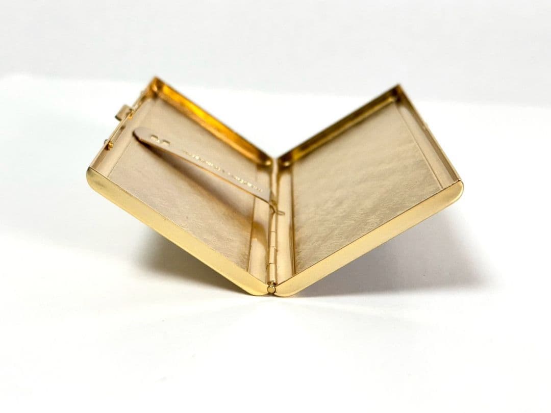 希少品Emanuel Ungaro タバコケース ゴールド 定価32250円 - メルカリ