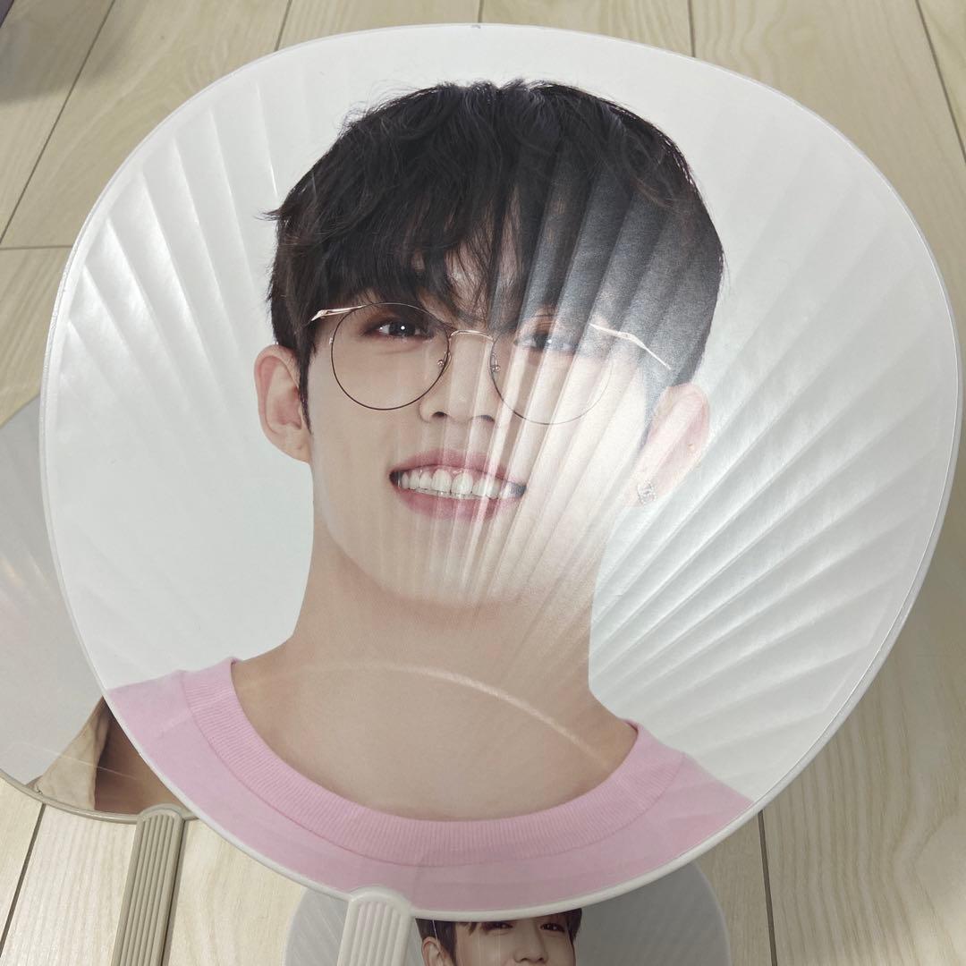 SEVENTEEN セブチ エスクプス スンチョル うちわ 1/8～発送 - メルカリ