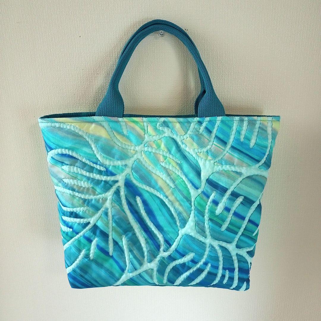 絵画の様な縞プリント2でモンステラのトートバッグ　ハワイアンキルト