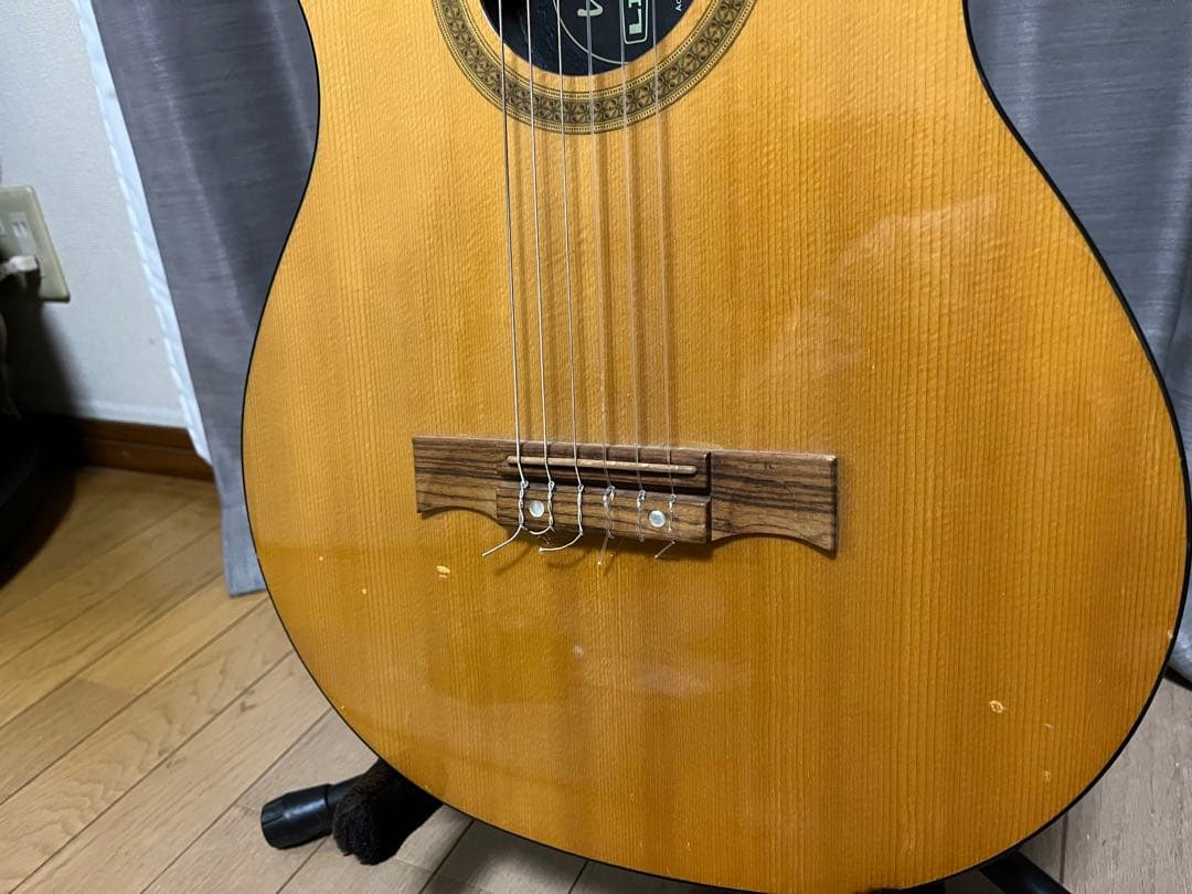 ギター Line6 Variax acoustic nylon 300