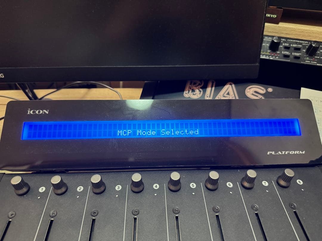 icon Platform M+ / X / D2 フィジカルコントローラー