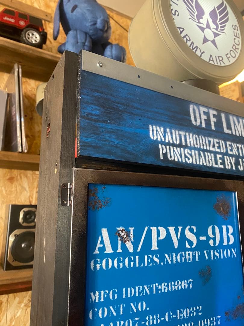 ミリタリー　照明付き　棚　インダストリアル