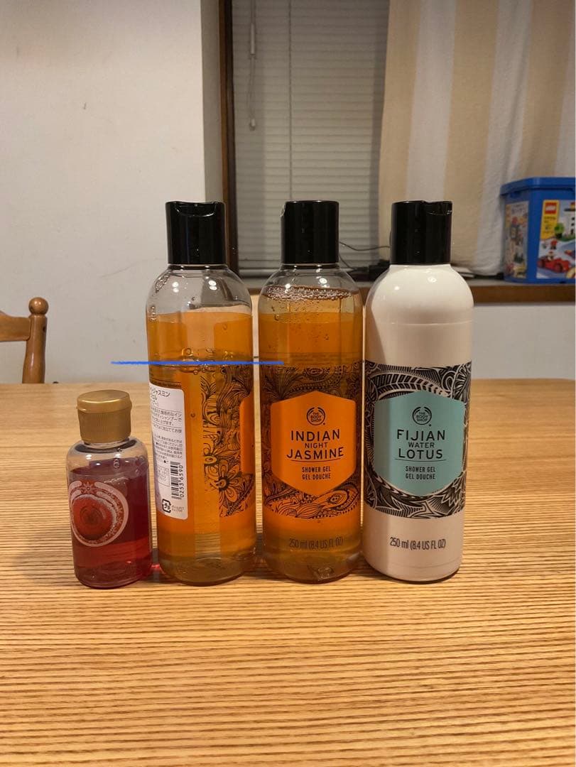 インディアンナイトジャスミン　フィジアンウォーターロータス　シャワージェル
