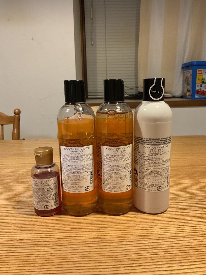 インディアンナイトジャスミン　フィジアンウォーターロータス　シャワージェル