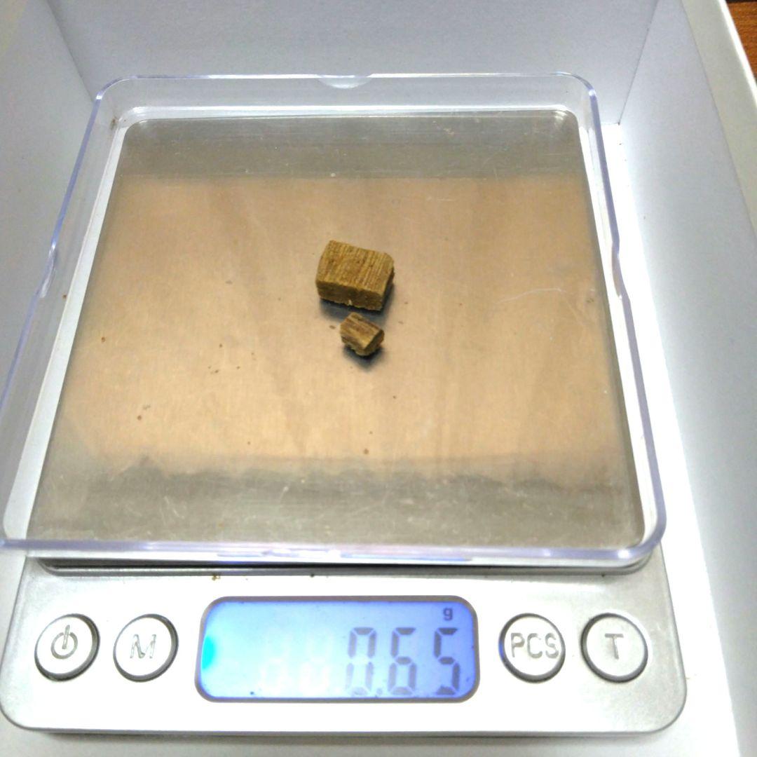 真那伽　木　0.65 g