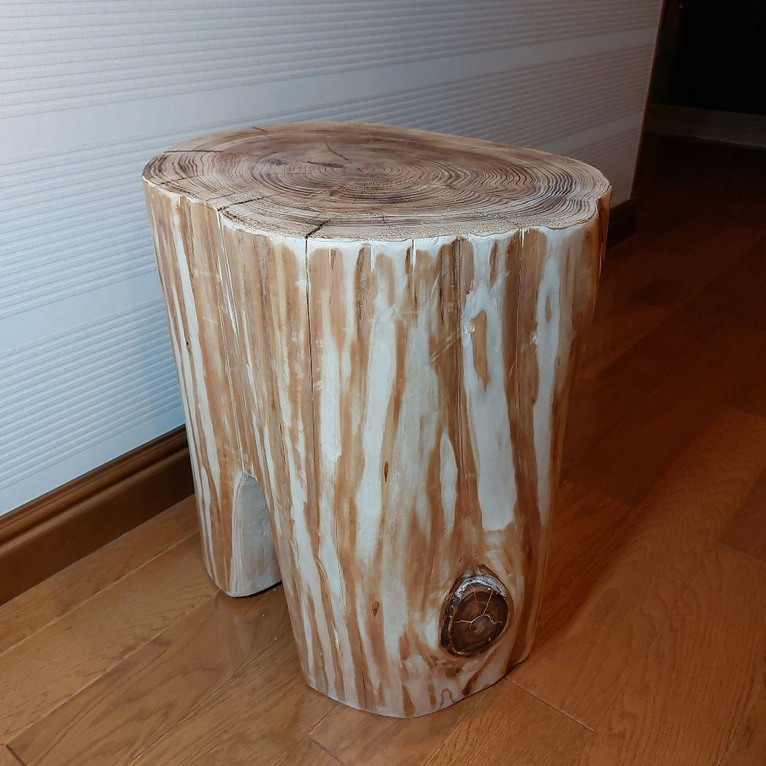 ★森の中で出会いそうな大きい丸太椅子