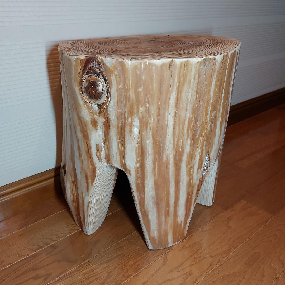 ★森の中で出会いそうな大きい丸太椅子