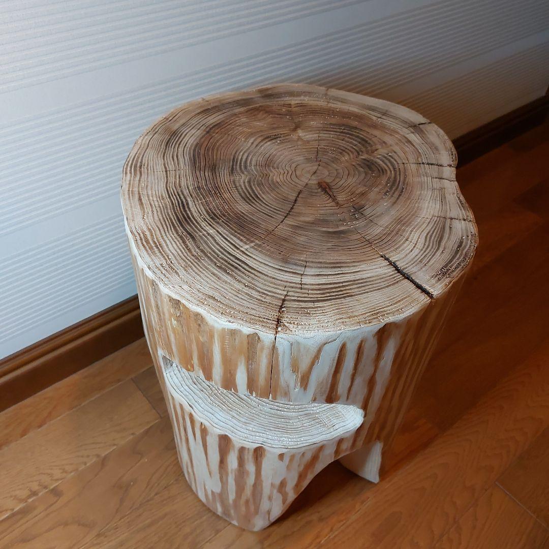 ★森の中で出会いそうな大きい丸太椅子