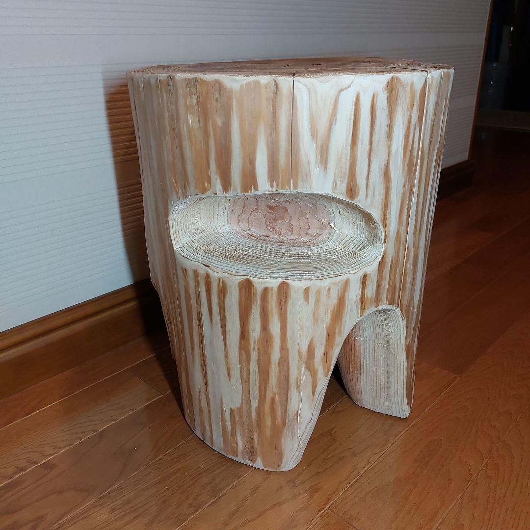 ★森の中で出会いそうな大きい丸太椅子