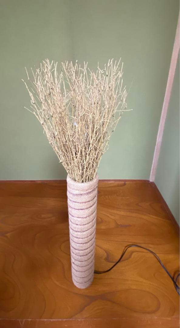 照明：麻筒と笹