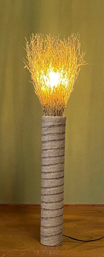 照明：麻筒と笹