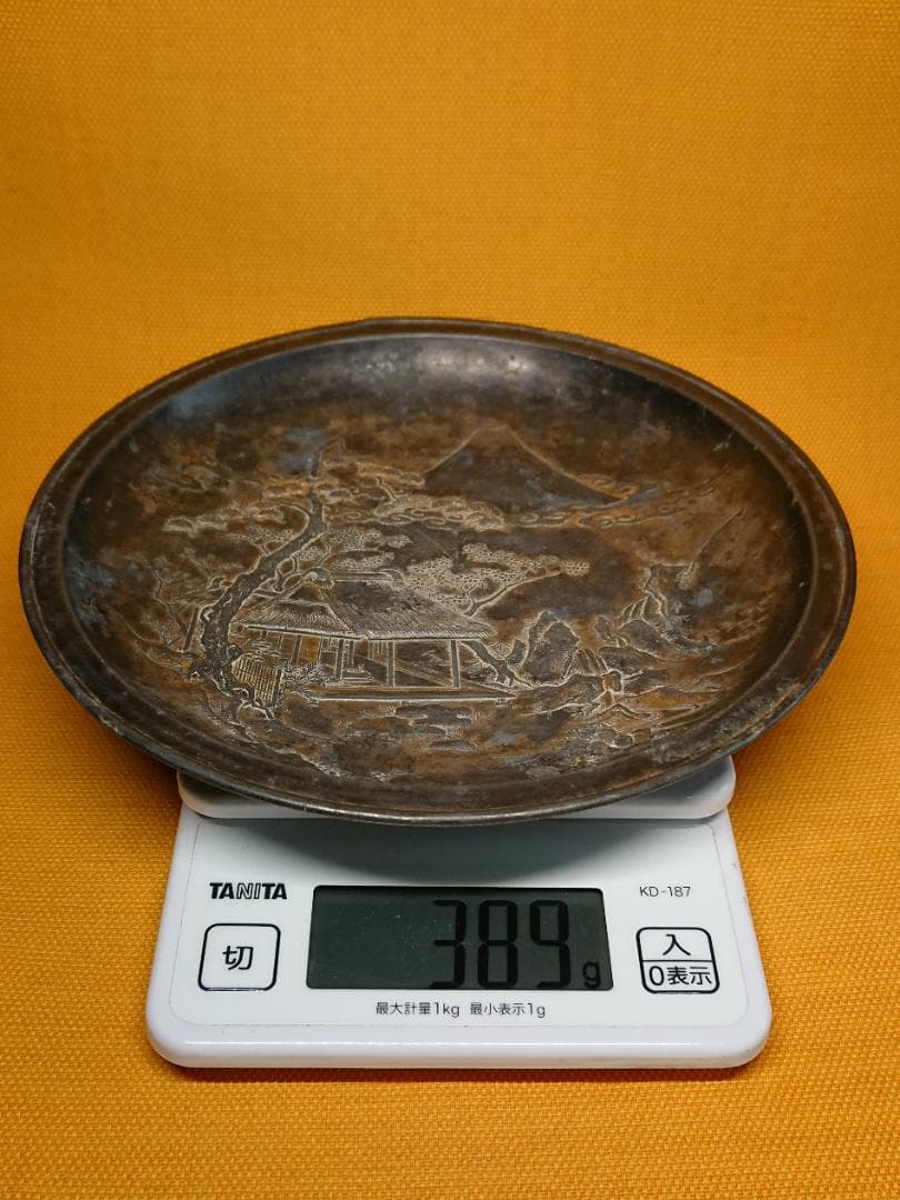 飾皿　金属　山水絵　松紋　富士山　置物　インテリア　工芸品　美術品　A2609