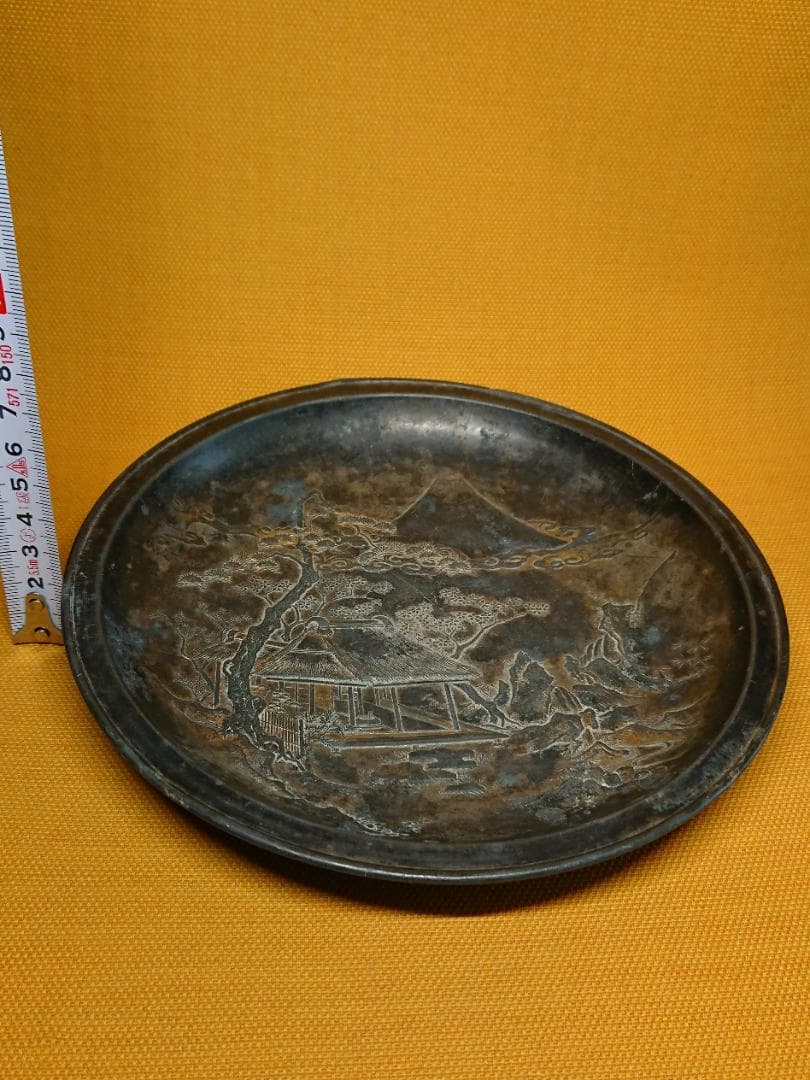 飾皿　金属　山水絵　松紋　富士山　置物　インテリア　工芸品　美術品　A2609