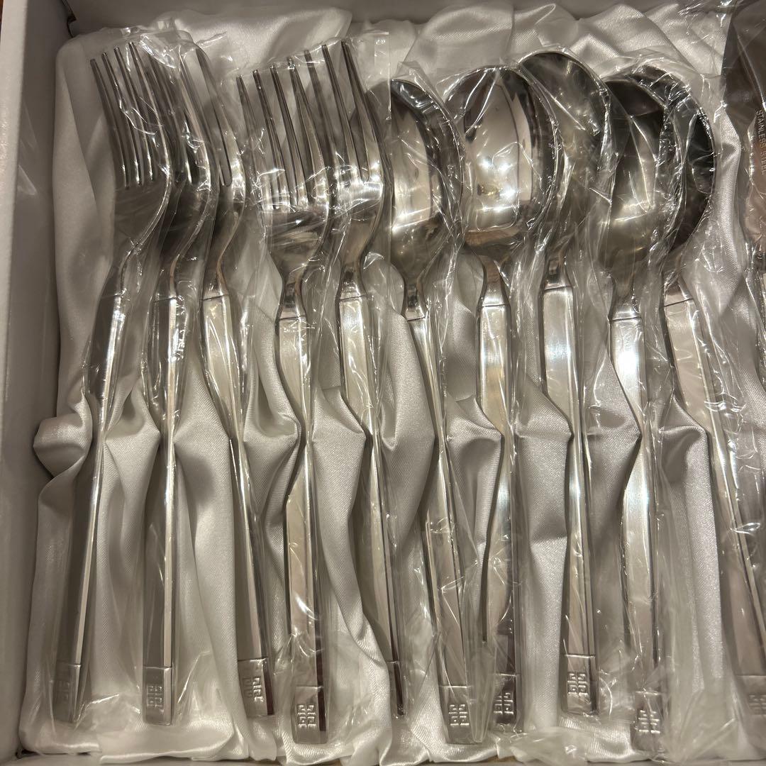 GIVENCHY ジバンシィ ディナーカトラリーセット25ピース シルバーカラー