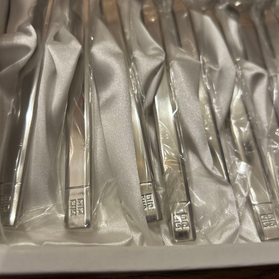 GIVENCHY ジバンシィ ディナーカトラリーセット25ピース シルバーカラー