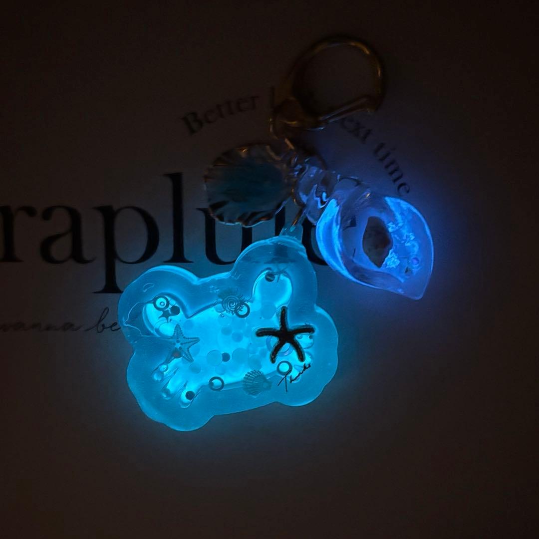 レジンシャカシャカキーホルダー カニ 蓄光 ブルー 海 シェイカー