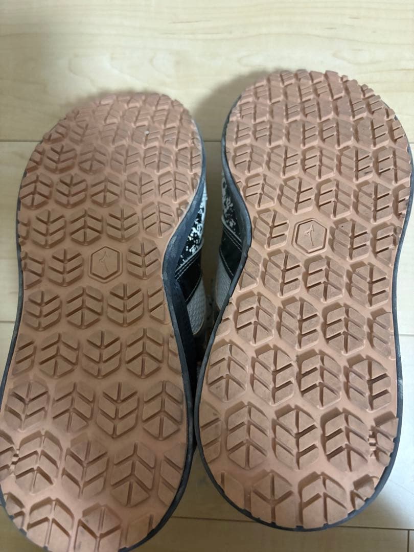 ミズノ26センチ安全靴