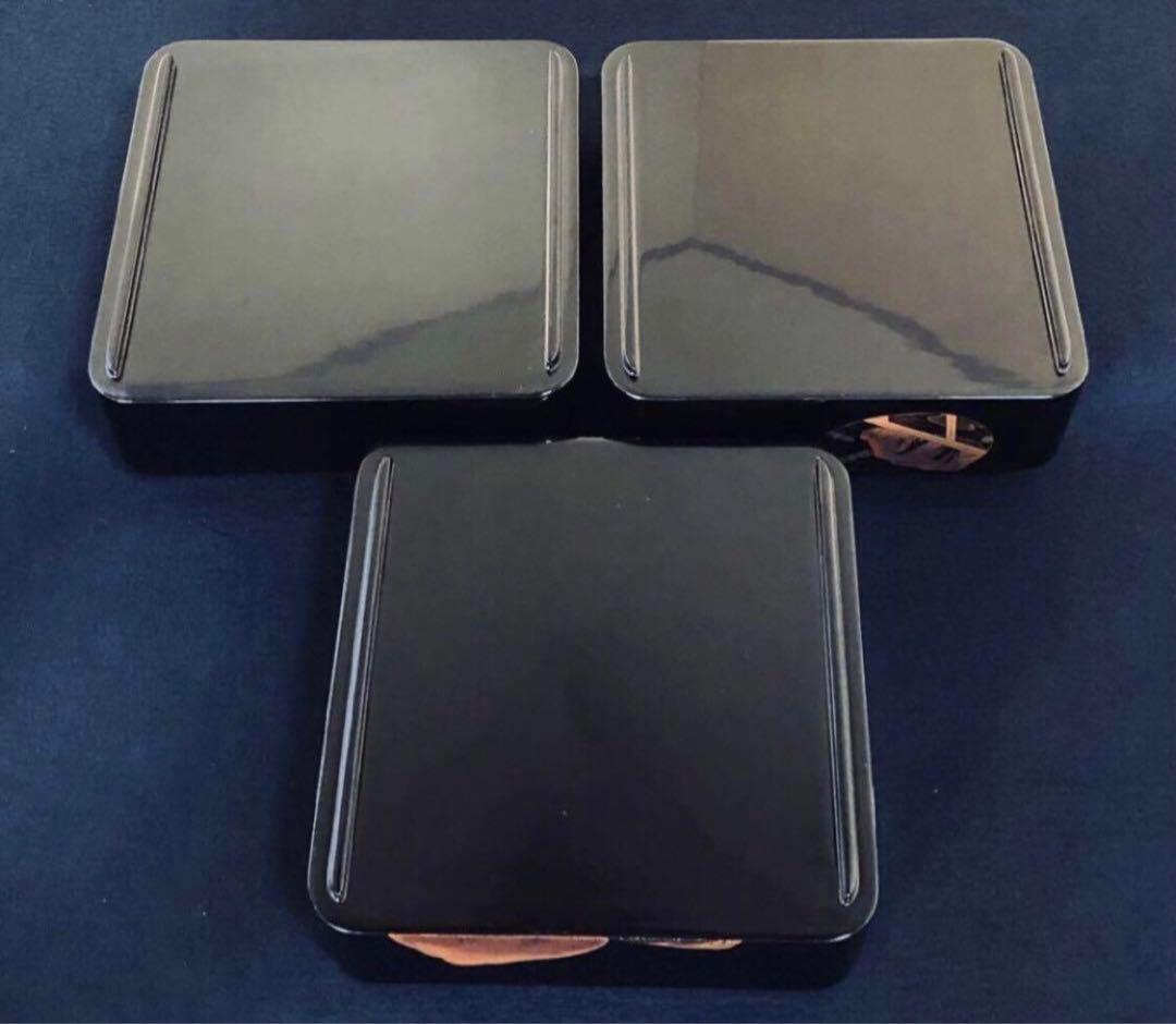 《レ》輪島塗 蒔絵付 黒内朱 三段重 【秀峰作】共箱　251030う2