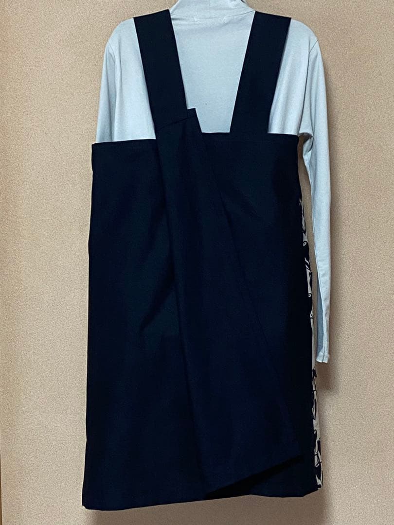 【 モダンなエプロン 】handmade●M〜L●黒い花