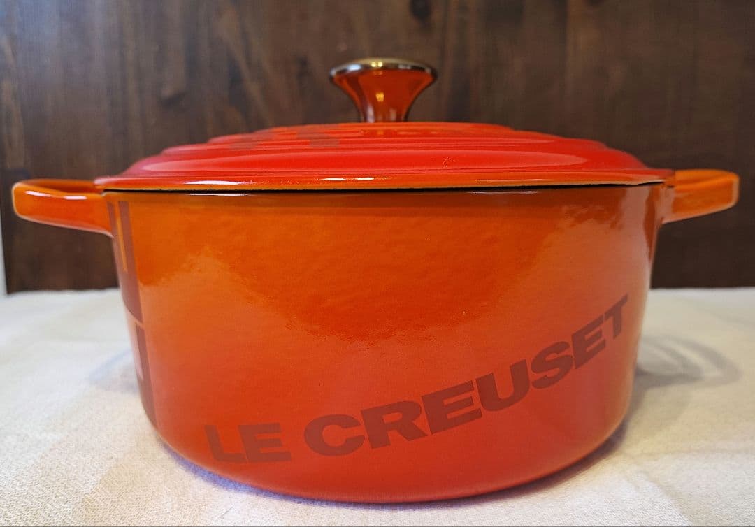 ル・クルーゼ　ビッグロゴ コレクション　シグニチャー ココット・ロンド 22