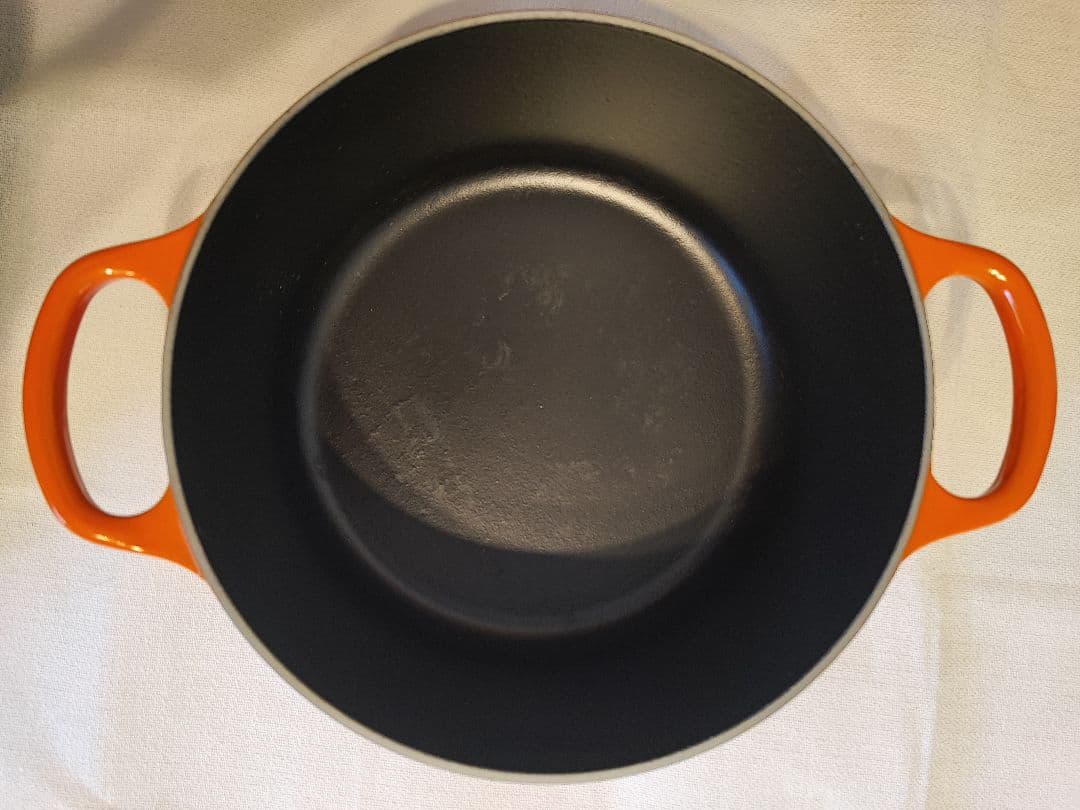 ル・クルーゼ　ビッグロゴ コレクション　シグニチャー ココット・ロンド 22