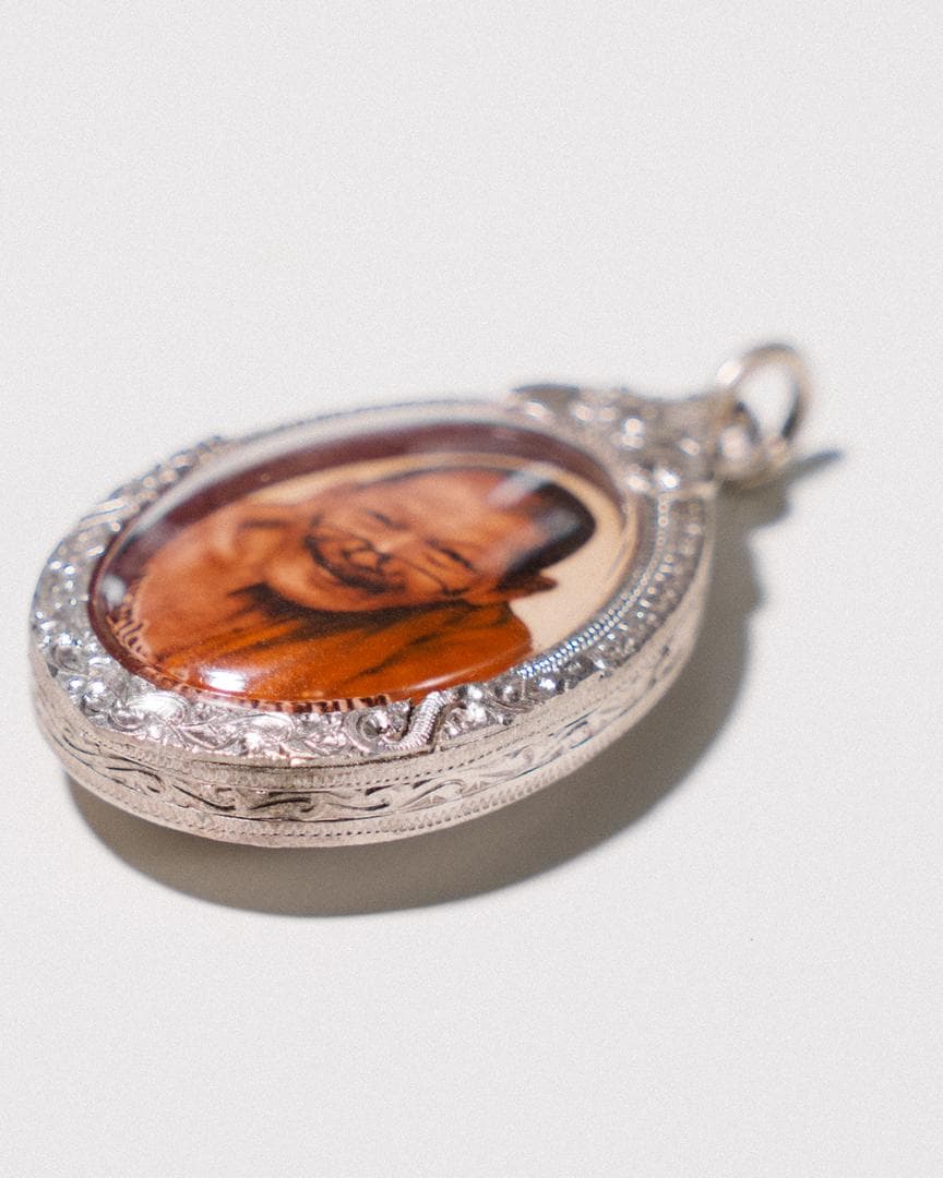 タイ護符 amulet ロケットペンダント ルアンプー マハ シラ プラクルアン