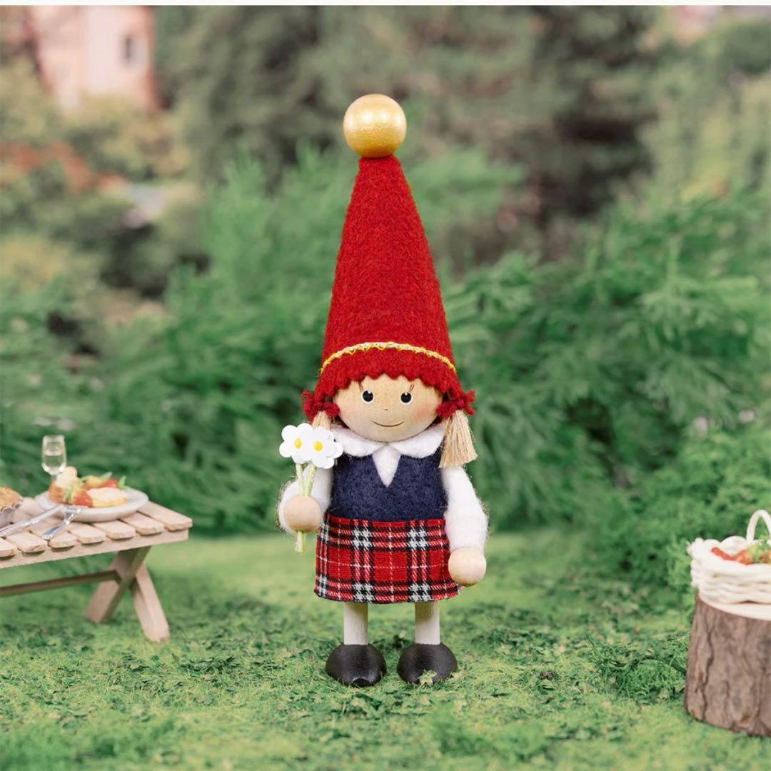 ディカニッセ 【イルムス限定】ラトビアの国旗を持ったサンタと女の子のセット