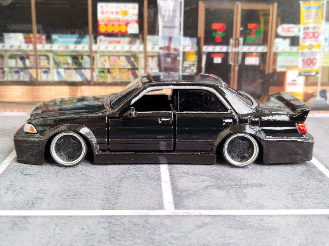 トミカ改造 トヨタ 13クラウン VIP仕様 段リム ☆深リム ホット