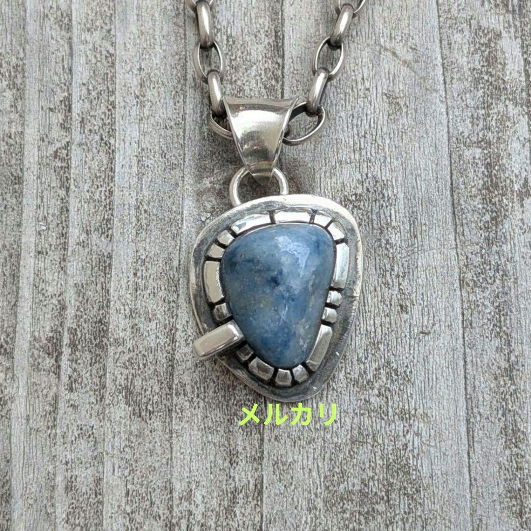 ハンドメイドの入りコン沢翡翠トップ　インディアンジュエリー風　オールハンドメイド