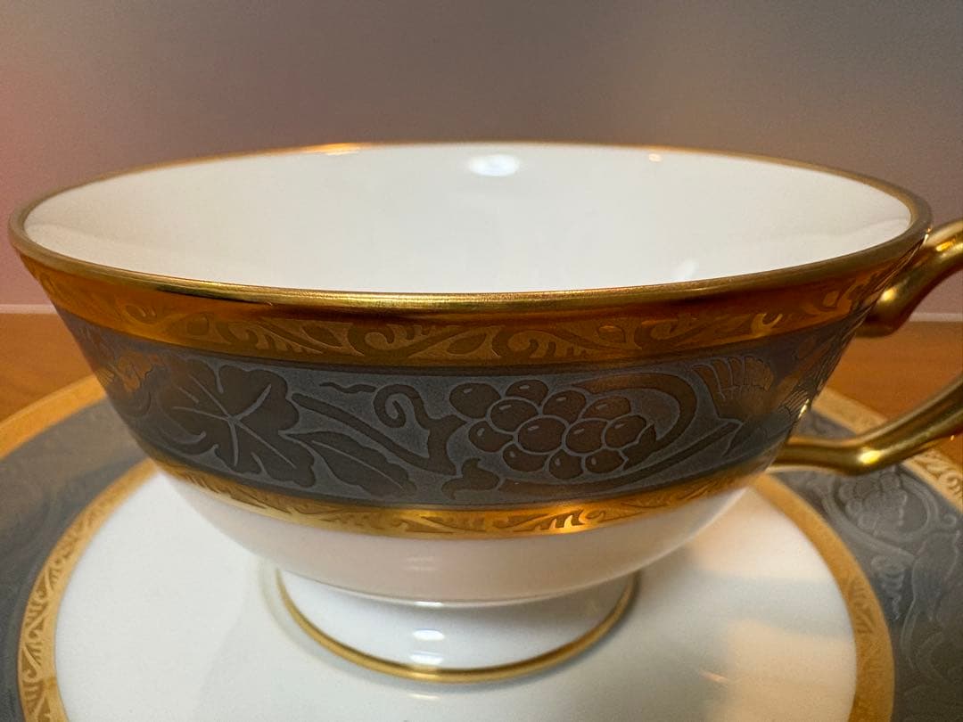 大倉陶園 日本製 金白金蝕ぶどう唐草 カップ＆ソーサー 6C⁄1246