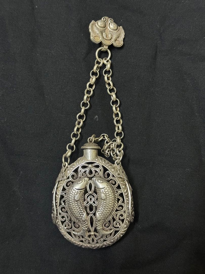 古いチベットの銀銅彫刻くり抜きペア魚の繊細な嗅ぎタバコ瓶 古いチベットの銀銅彫刻くり抜きペア魚の繊細な嗅ぎタバコ瓶