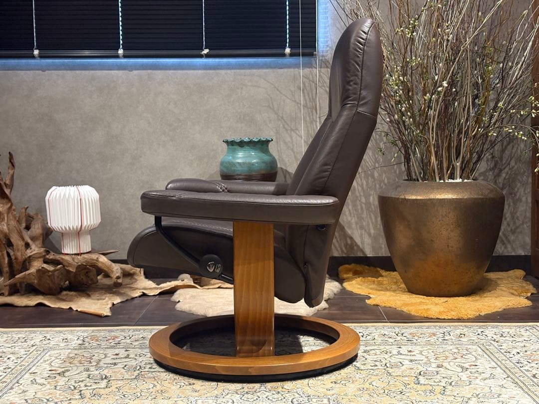 ①エコーネス パーソナルソファ オットマン ストレスレスチェア　IZZ