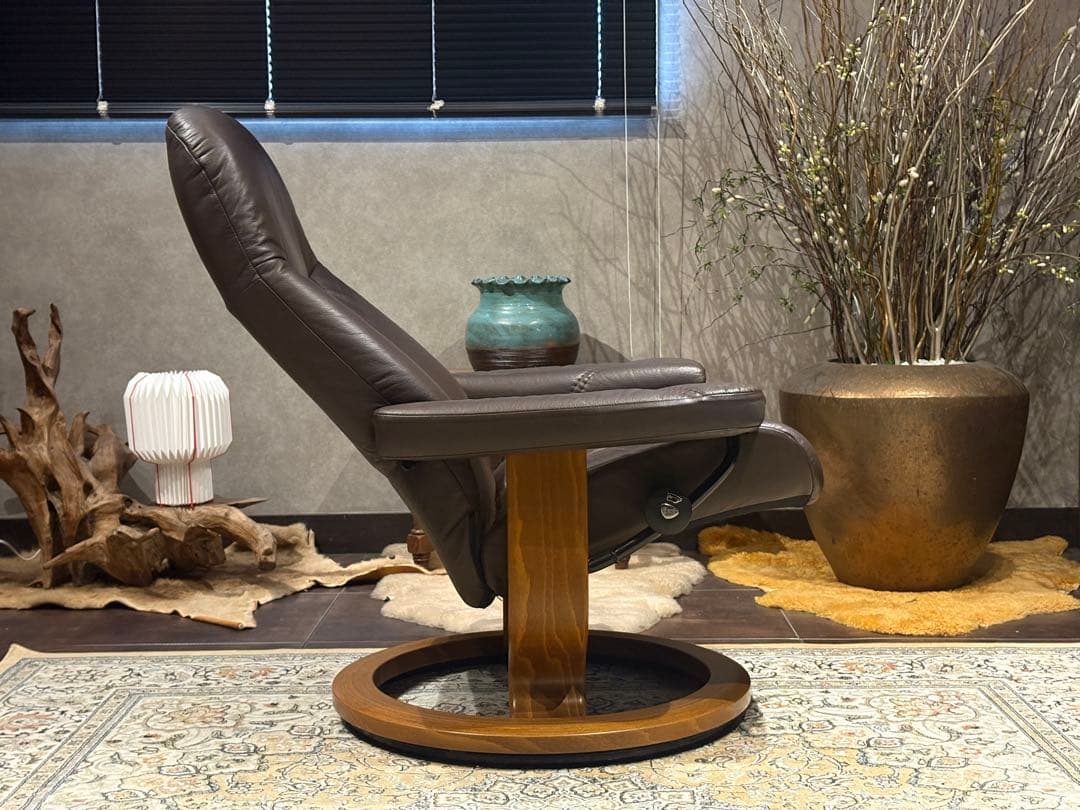 ①エコーネス パーソナルソファ オットマン ストレスレスチェア　IZZ