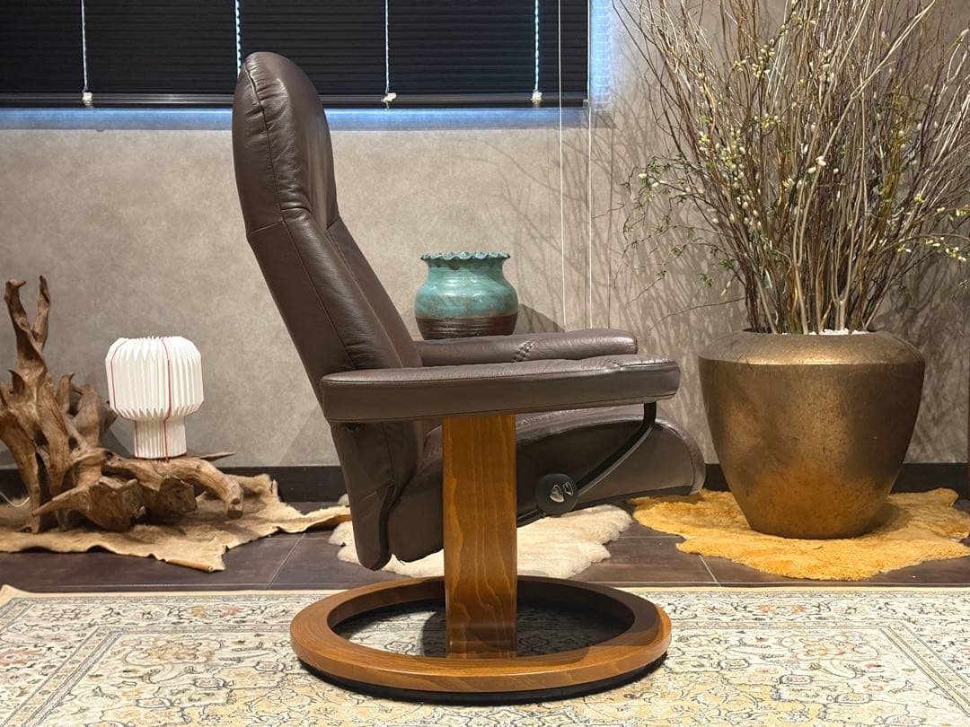 ①エコーネス パーソナルソファ オットマン ストレスレスチェア　IZZ