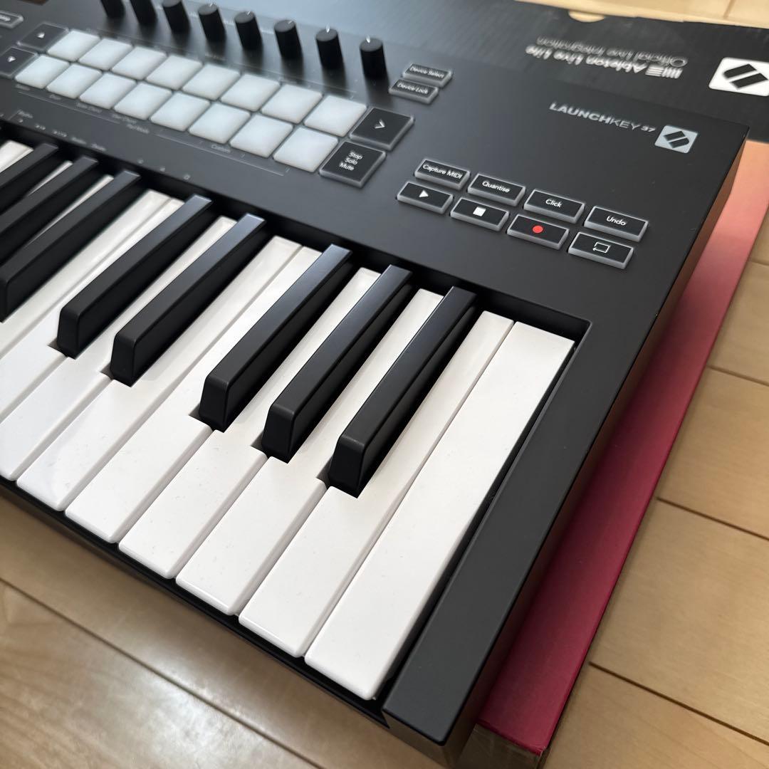 Novation Launchkey 37 mk3 MIDIキーボード