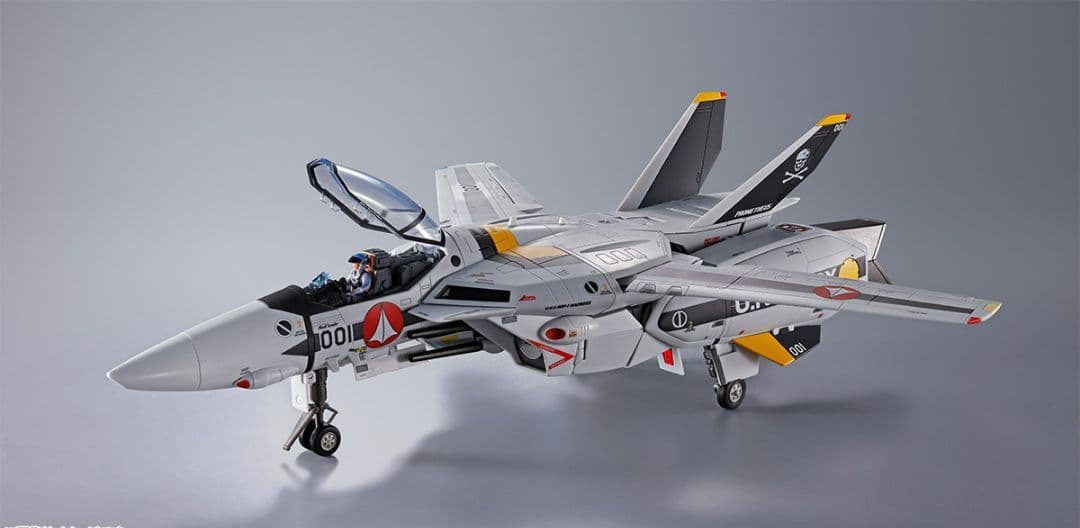 マクロス DX超合金 初回限定版 VF-1S バルキリー　ロイ・フォッカー機